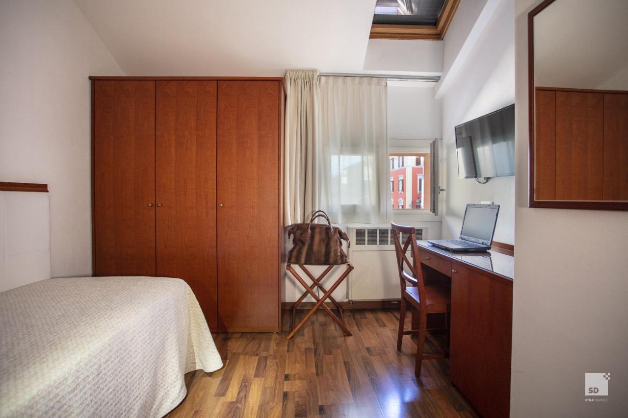 Hotel Blumen Collection By Gsa Hotels Bologna Exterior photo