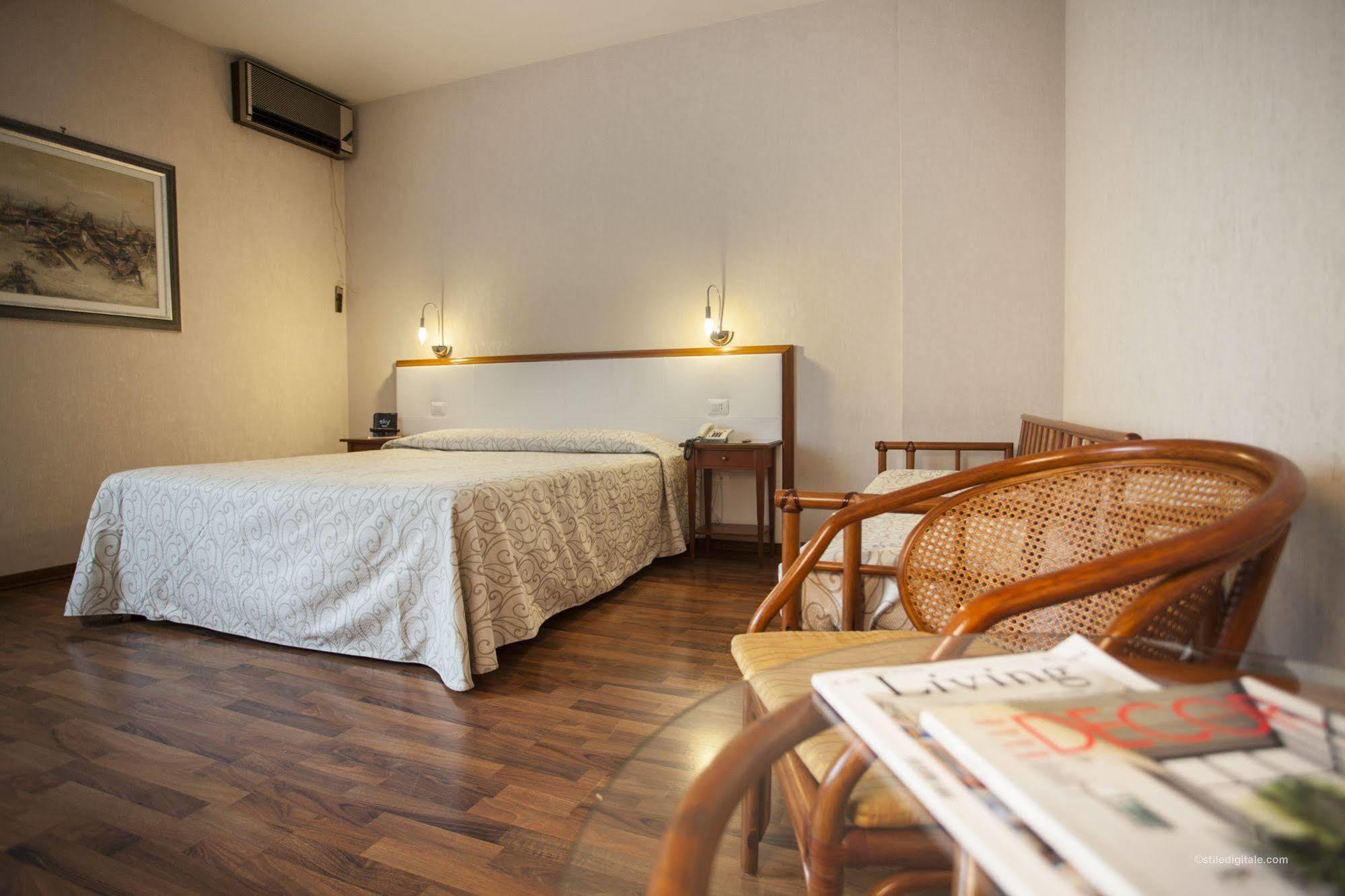 Hotel Blumen Collection By Gsa Hotels Bologna Exterior photo
